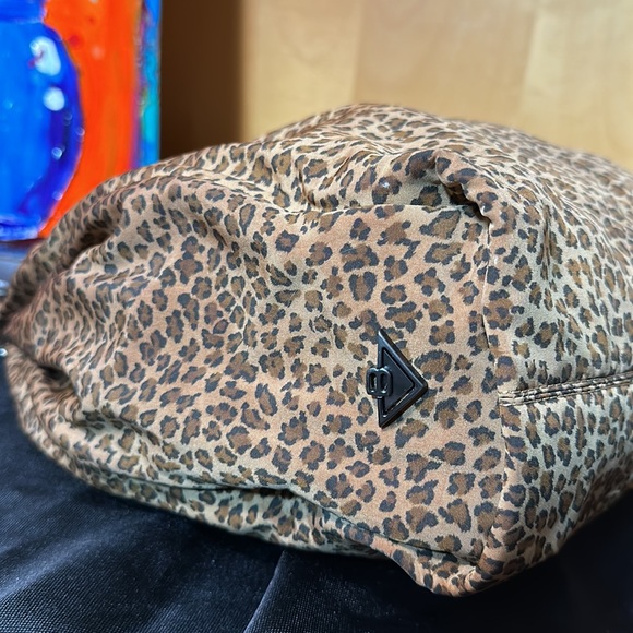 Bottega Veneta Leopard Slouch Shoulder Bag - Picture 6 of 16